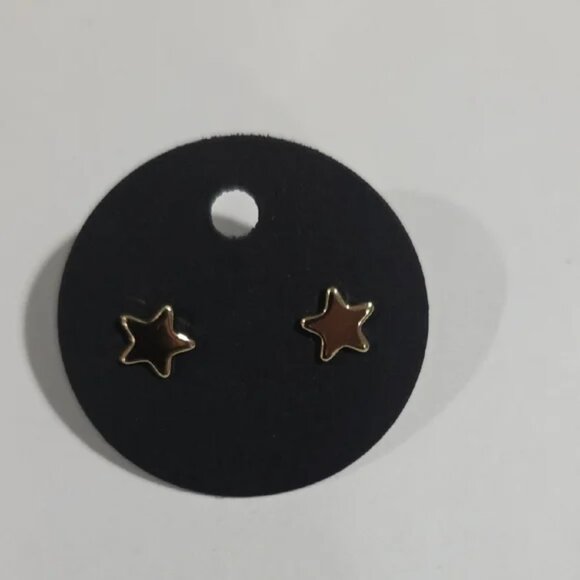Stunning Gold Star Stud Earrings - Minimalist Dainty Women's Fashion Jewelry - Picture 9 of 10
